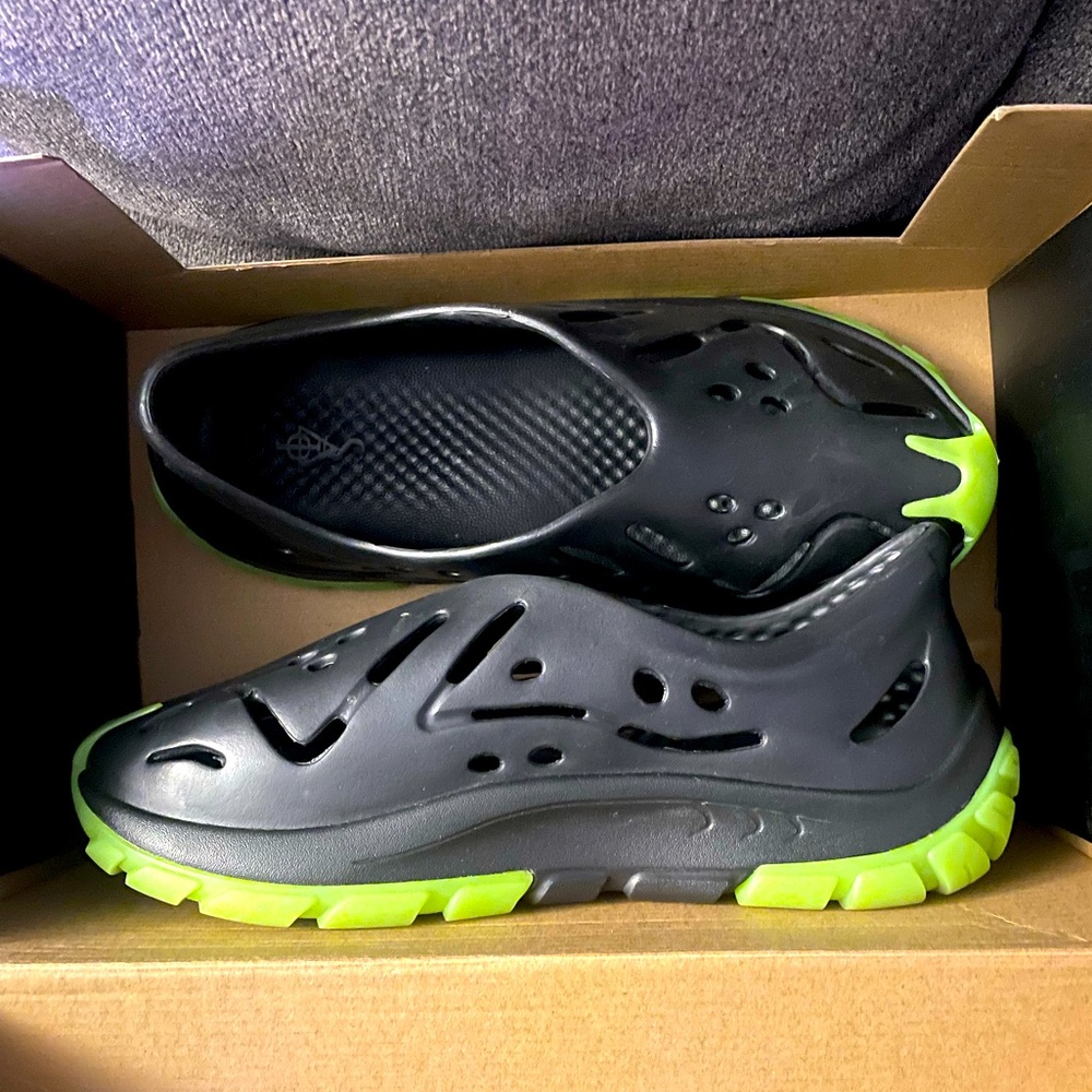 Sia collective Evo foams size 12 glow bottoms